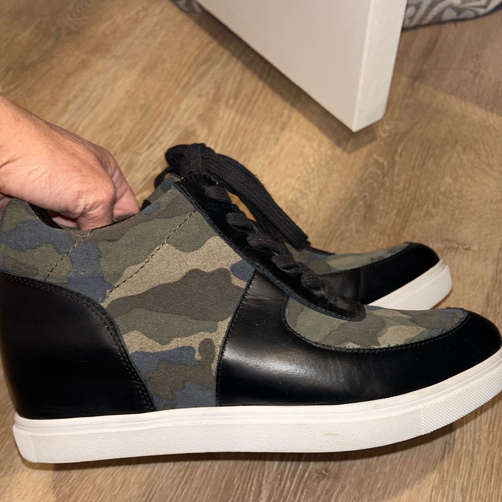 Blondo Waterproof Camo & Leather Sneakers - Picture 2 of 11